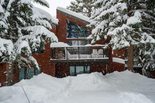 Lodge Mammoth Golf Properties By 101 Great Escapes
