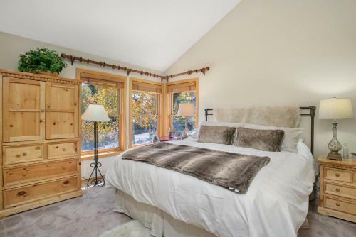 Lodge Mammoth Golf Properties By 101 Great Escapes