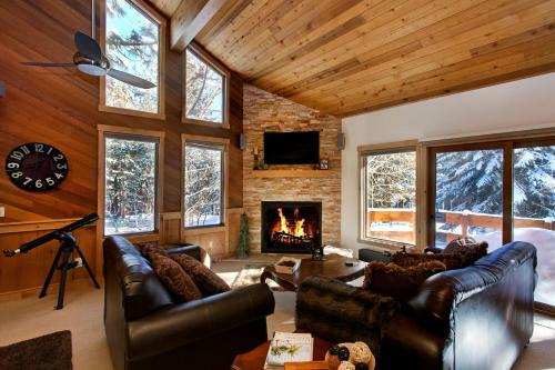 Lodge Mammoth Golf Properties By 101 Great Escapes