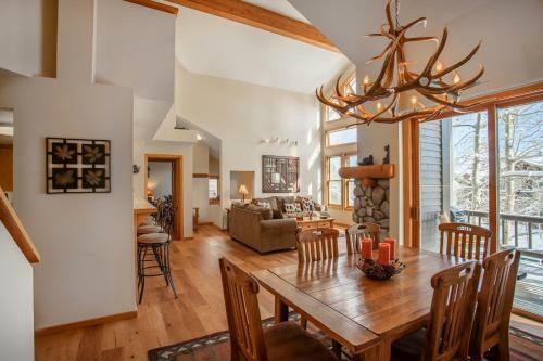 Lodge Mammoth Golf Properties By 101 Great Escapes