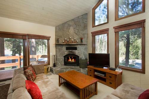 Lodge Mammoth Golf Properties By 101 Great Escapes