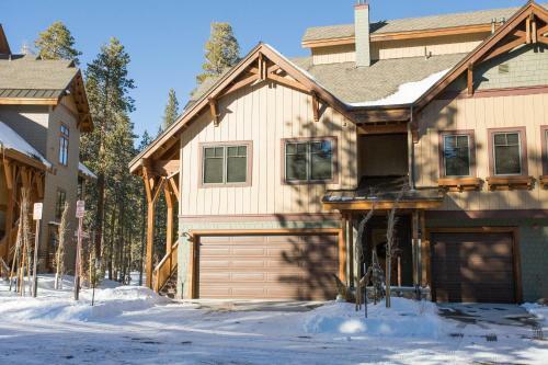 Lodge Mammoth Golf Properties By 101 Great Escapes