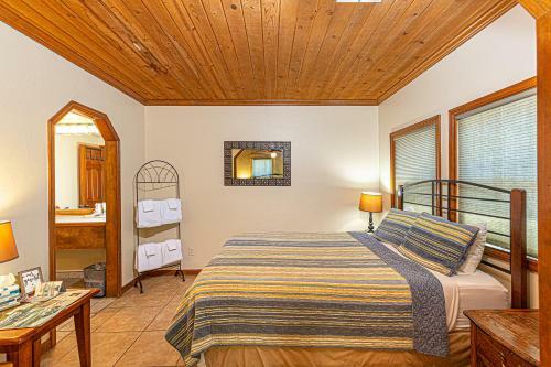 Posada River Rock Inn