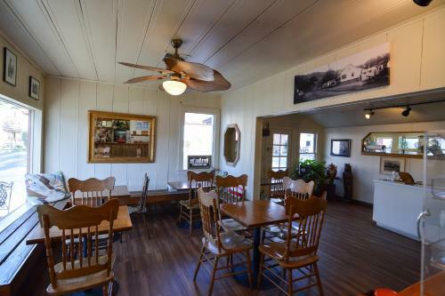 Posada River Rock Inn
