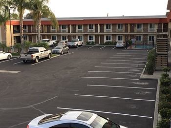 Motel Ontario Inn & Suites