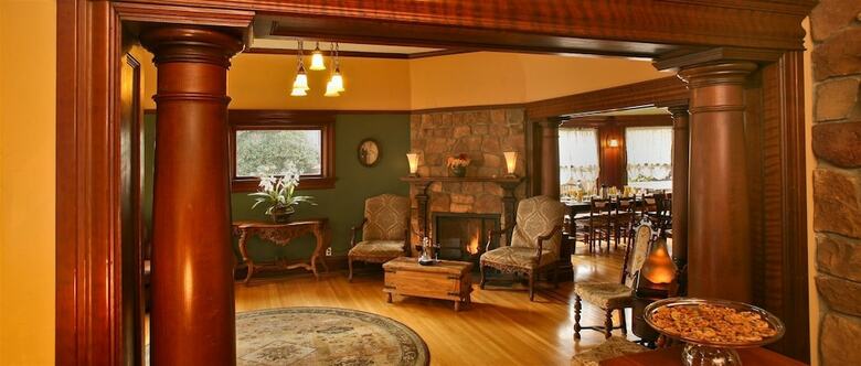 Bed & Breakfast Cabernet House, An Old World Inn