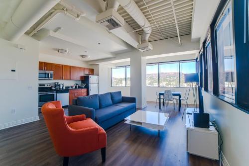 Hollywood Gallery Apartment