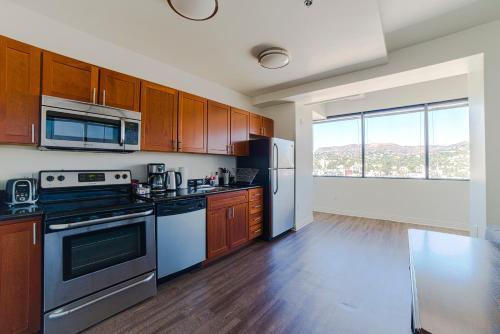 Hollywood Gallery Apartment
