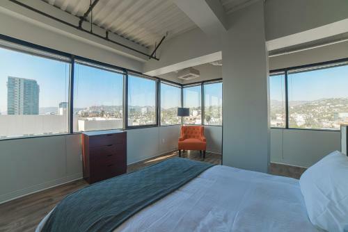 California Jewel Apartment
