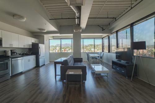 California Jewel Apartment