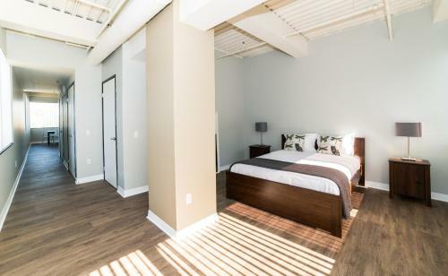 California Jewel Apartment
