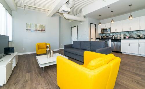 California Jewel Apartment