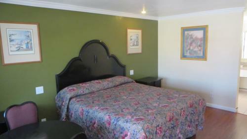 Castaway Motel