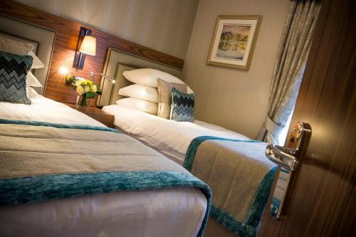 Hotel Lodore Falls