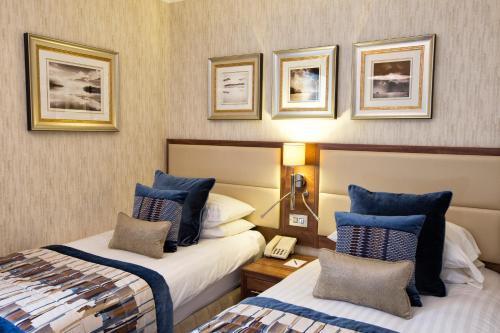 Hotel Lodore Falls