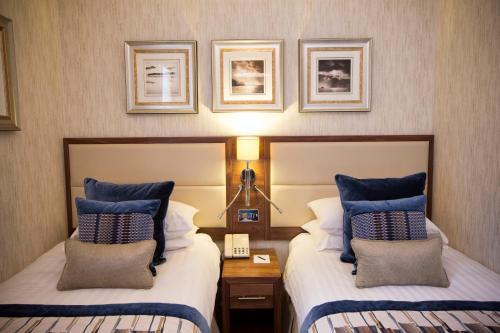 Hotel Lodore Falls