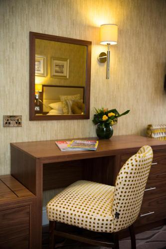 Hotel Lodore Falls