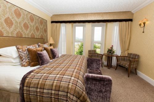 Hotel Lodore Falls