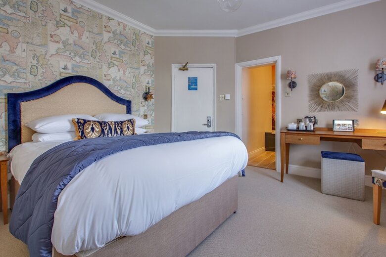 Hotel Maids Head