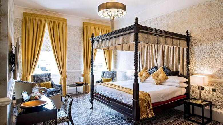 Hotel Maids Head