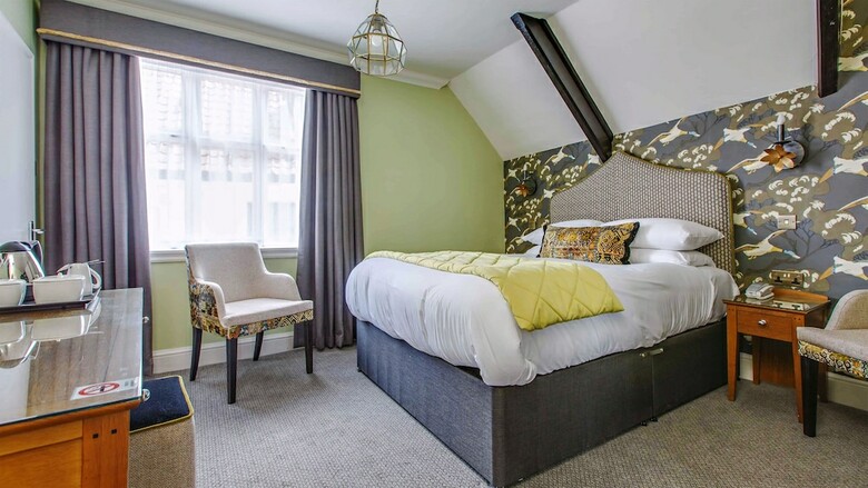 Hotel Maids Head