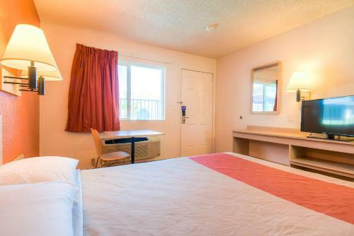 Motel 6 Palm Springs - Rancho Mirage