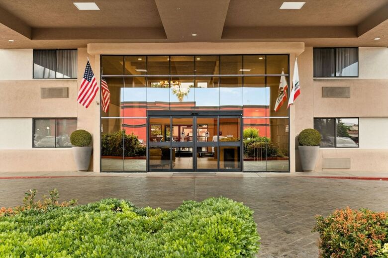 Hotel Oxford Suites Redding