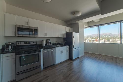 California Silver Apartment