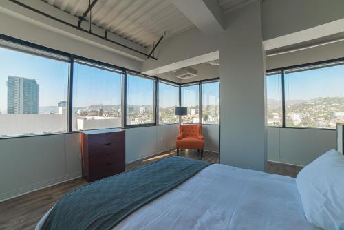 California Silver Apartment