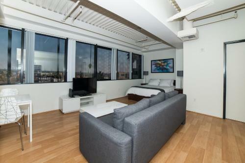 California Silver Apartment