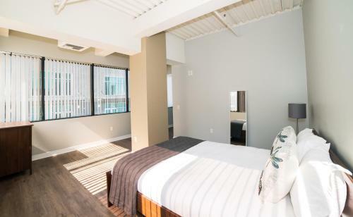 California Silver Apartment