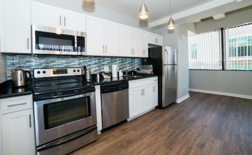 California Silver Apartment