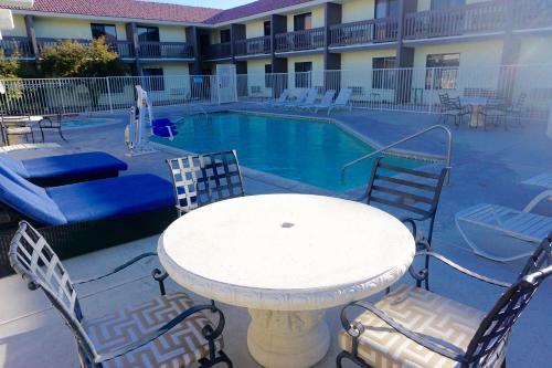 Hotel Rodeway Inn & Suites Ridgecrest
