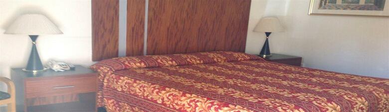 Hotel Riverside Inn & Suites
