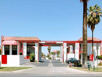 Hotel Riverside Inn & Suites