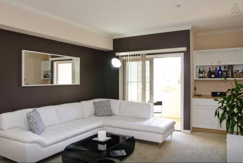 Luxury Apartment Near The Grove