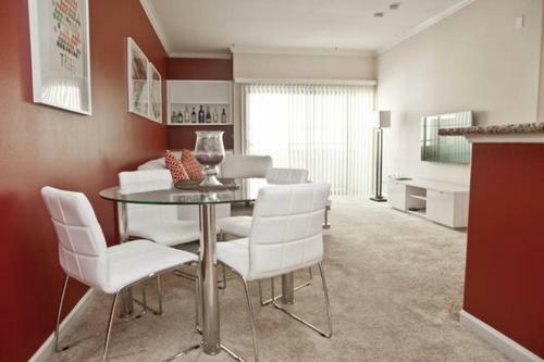 Luxury Apartment Near The Grove