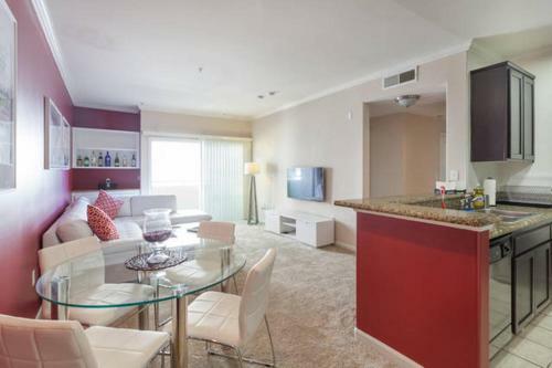Luxury Apartment Near The Grove
