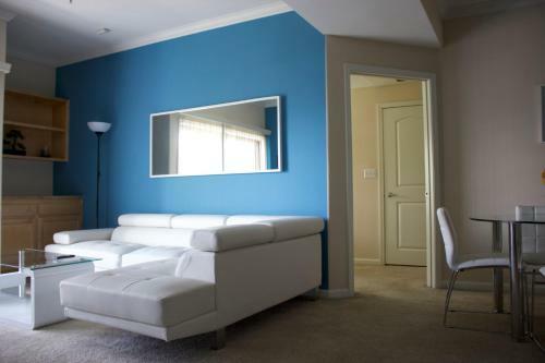 Luxury Apartment Near The Grove