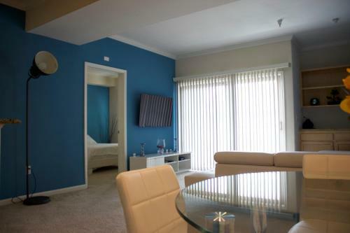 Luxury Apartment Near The Grove