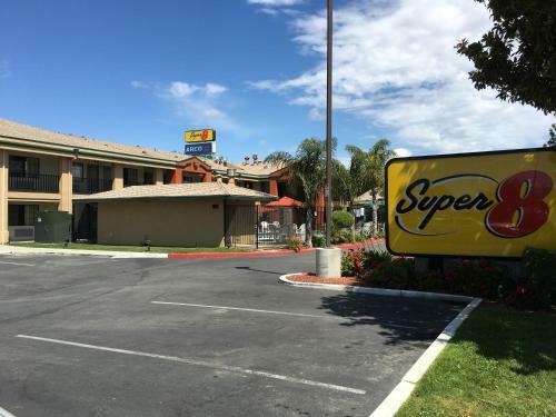Motel Super 8 By Wyndham Salinas