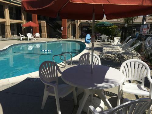Motel Super 8 By Wyndham Salinas
