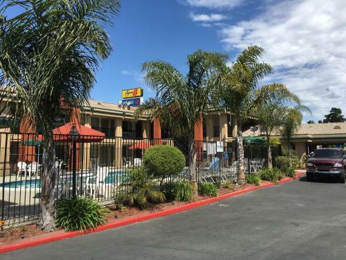 Motel Super 8 By Wyndham Salinas