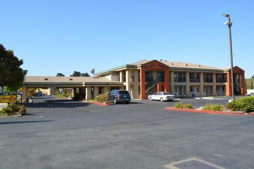 Motel Super 8 By Wyndham Salinas