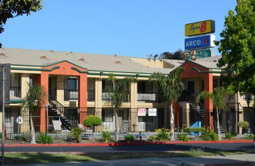 Motel Super 8 By Wyndham Salinas