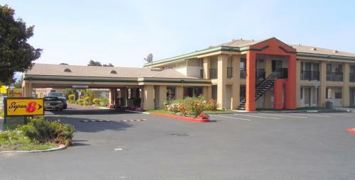 Motel Super 8 By Wyndham Salinas