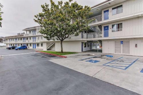Motel 6 Salinas South - Monterey Area
