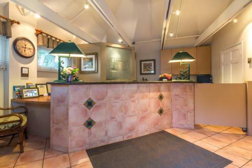 Hotel San Clemente Cove Resort