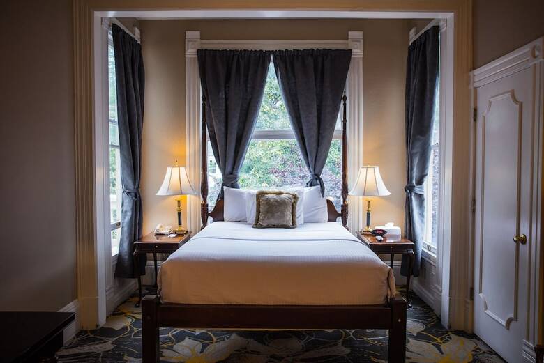Sterling Hotel