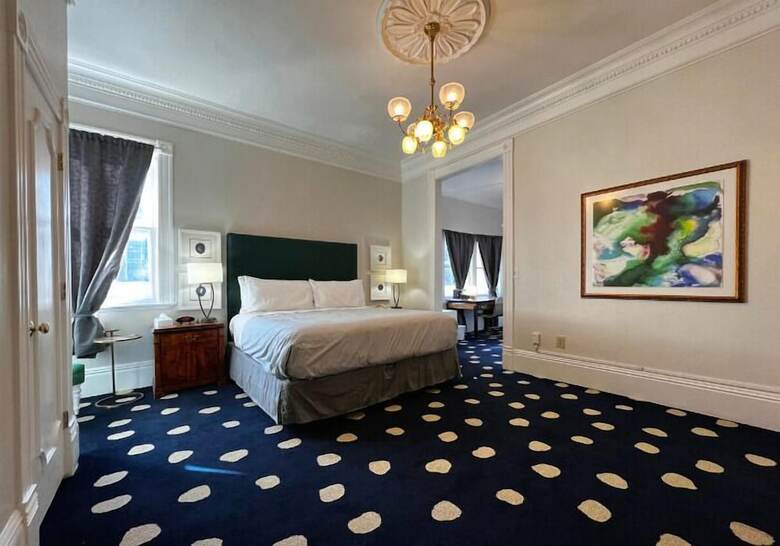 Sterling Hotel